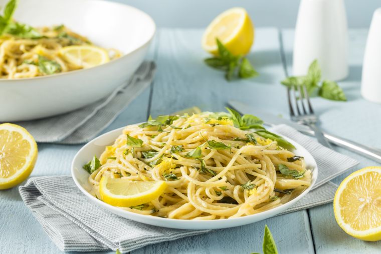 Receta de espaguetis al limón: una pasta diferente y deliciosa.