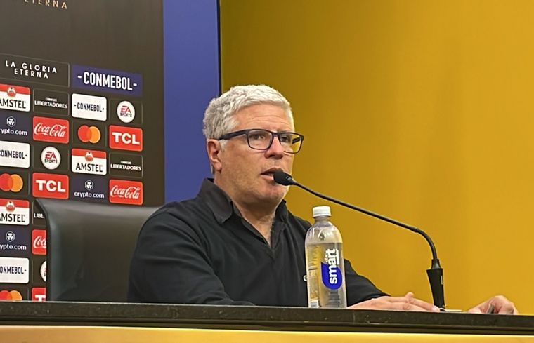 El DT enfrentó los micrófonos tras la derrota del Bolso. Foto: Twitter @RodriVazquez95