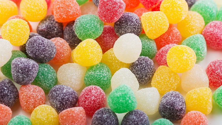 Dos jóvenes se intoxicaron tras consumir gomitas de marihuana, trasladadas a Argentina de forma ilegal Foto: Shutterstock