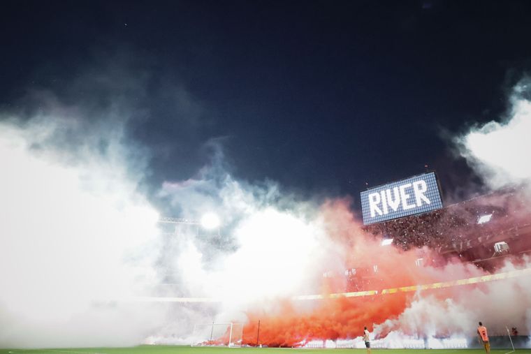 La hinchada de River no tomó bien el ingreso de Salas y Paulo DÍaz.