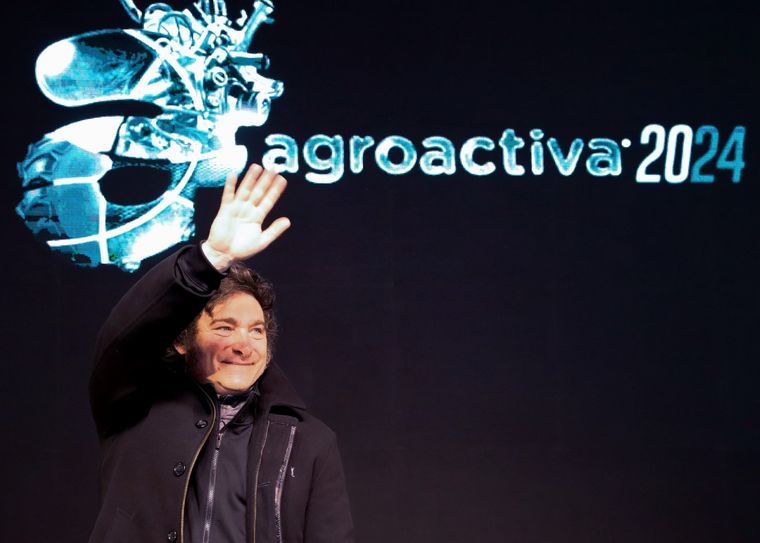 Se espera un superávit récord en la balanza comercial y eso a Milei lo pone contento Foto: Noticias Argentinas