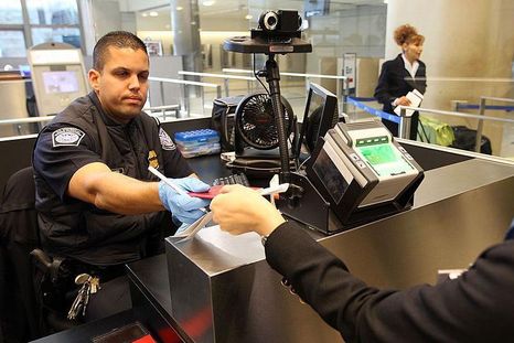Trump prohíbe o restringe la entrada a EE.UU. de los ciudadanos de Cuba y Venezuela