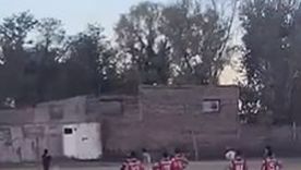 El fútbol mendocino volvió a ser noticia por otro hecho de violencia, en este caso en Tunuyán. El fútbol mendocino volvió a ser noticia por otro hecho de violencia, en este caso en Tunuyán.