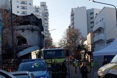 Comenzó la demolición del depósito clandestino de electrodomésticos. Comenzó la demolición del depósito clandestino de electrodomésticos.