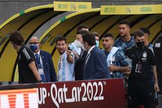 Messi estuvo activo tras el papelón. Foto: EFE