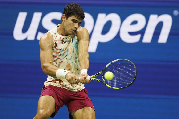 Alcaraz es furor por su tenis en el US Open, pero también por su llamativa musculosa Foto: EFE