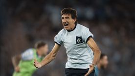 Gustavo Costas corre de felicidad porque la dirigencia le está trayendo los refuerzos que pidió para su Racing modelo 2026. Gustavo Costas corre de felicidad porque la dirigencia le está trayendo los refuerzos que pidió para su Racing modelo 2026.