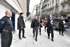 La oposición exige a Kicillof que muestre el estado de la deuda de la provincia de Buenos Aires