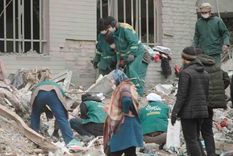 Expertos militares aseguran que la magnitud y la extensión de los daños observados en Resalat son compatibles con uso de una potente bomba denominada Mark 84.