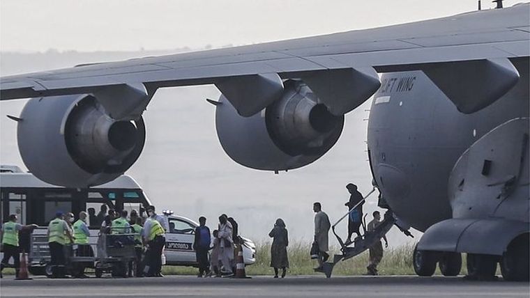 Foto: EPA. Aviones militares de carga C-17 han sido empleados para evacuar a personas de Afganistán.