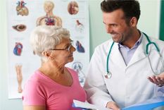 PAMI da la opción para que sus afiliados puedan elegir a sus médicos especialistas. Foto: Freepik