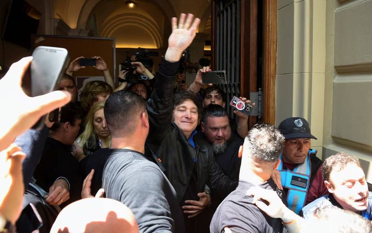 Javier Milei volverá a votar en el barrio porteño de Almagro Foto: Reuters