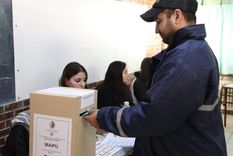 Para estas elecciones se disuelve el cuarto oscuro, ya que las urnas están dentro de los cursos al igual que las autoridades de mesa Foto: Santiago Tagua/MDZ