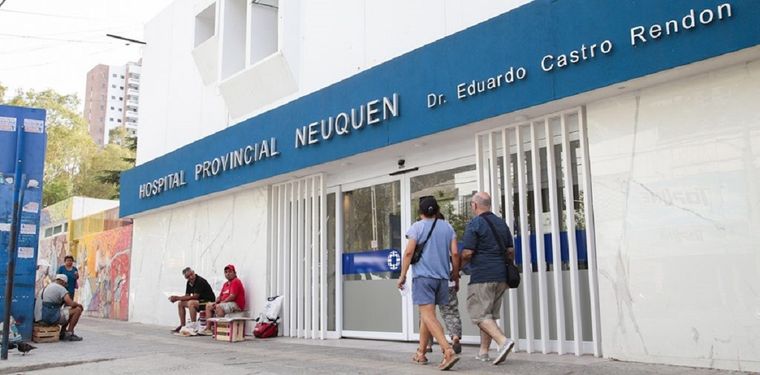 Fachada del Hospital Provincial de Neuquén, donde se realizaron ambas operaciones. Foto: Diario Neuquino