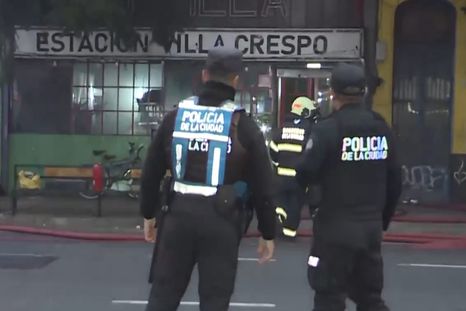 fuego, humo y desvios: impactante incendio en villa crespo y corte total en avenida corrientes fuego, humo y desvios: impactante incendio en villa crespo y corte total en avenida corrientes