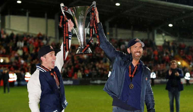 Semanas atrás, el Wrexham de Ryan Reynolds ascendió a la cuarta división del fútbol inglés.