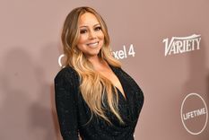 Mariah Carey presumió un impresionante vestido dorado de la firma de lujo Dolce & Gabbana. Foto: Quién -  https://cdn-3.expansion.mx/6a/8e/a36cbd47453c87d2c8f4d737b1db/shutterstock-editorial-10440153an.jpg