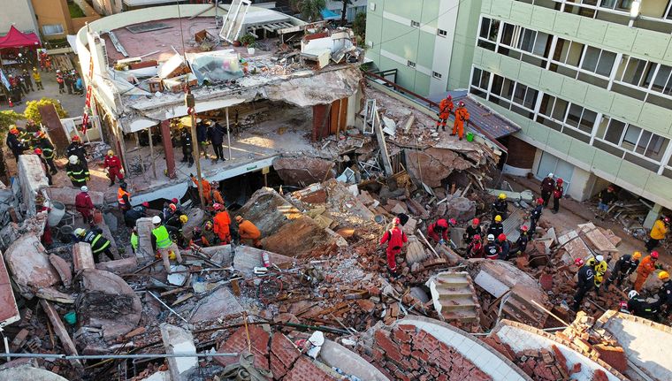 La investigación será clave para determinar el motivo del derrumbe. Foto: EFE