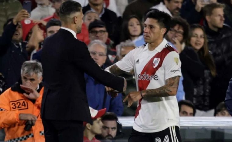 Enzo Pérez y Demichelis y la foto de archivo que no se reprodujo. Foto: Télam