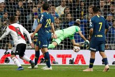 un esqueleto de boca en el bernabeu: la pesada broma de un hincha de river