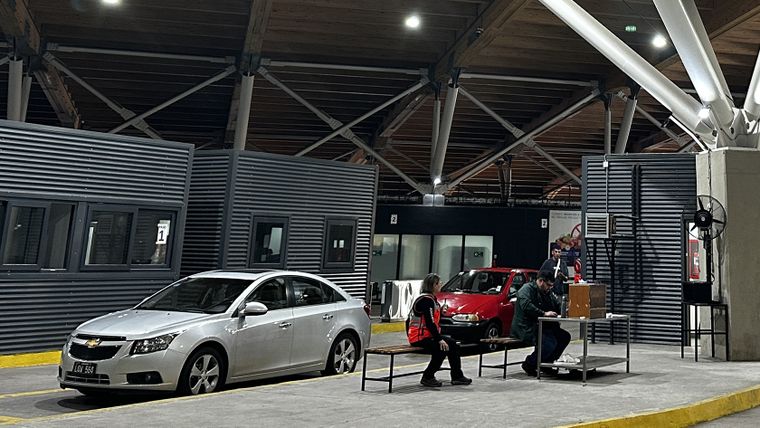 En plena temporada de verano, las autoridades insisten en planificar los horarios de cruce.