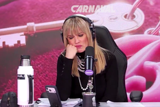 La rubia hizo una llamada que la movilizó por completo. La rubia hizo una llamada que la movilizó por completo.