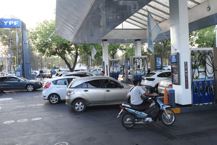 Continúa el faltante de combustible en todo el país Foto: Maximiliano Ríos/MDZ