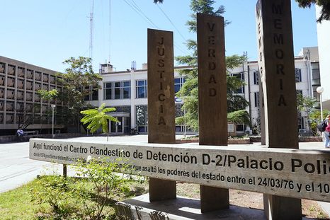 Entrada al Espacio para la Memoria, en el ex D2. Entrada al Espacio para la Memoria, en el ex D2.