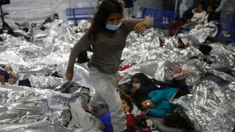 Los centros de acogida de menores no acompañados están desbordados. Foto: GETTY IMAGES