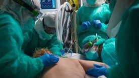 En marzo, la OMS recomendó acostar boca abajo a los enfermos de covid-19 que sufren del síndrome de dificultad respiratoria aguda (SDRA).