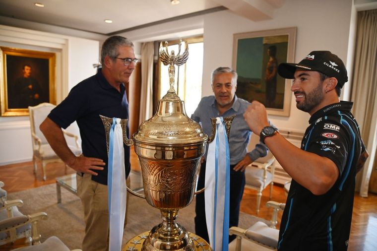Recibimiento para el campeón. Foto: Cuenta de Alfredo Cornejo en X.