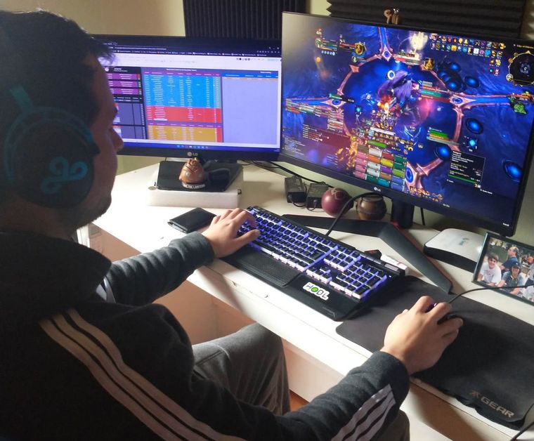 Alejandro trabaja desde 2018 con un juego en línea llamado World of Warcraft. Foto: Gentileza Alejandro Amado