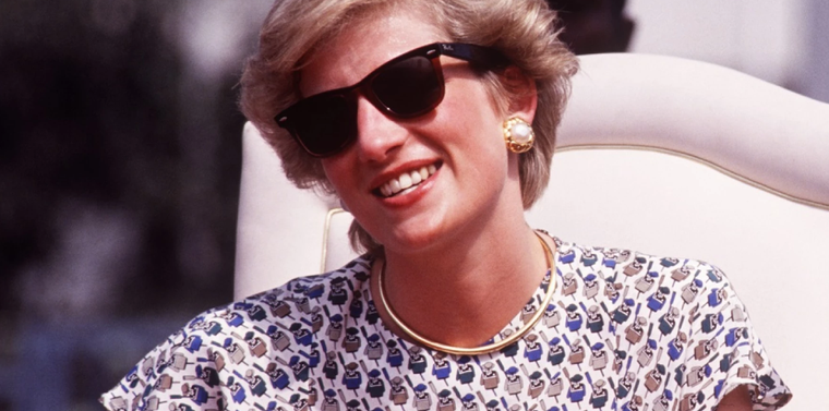 Lady Di. Foto: Quien - https://cdn-3.expansion.mx/dims4/default/7df1825/2147483647/strip/true/crop/1000x1181+0+0/resize/1800x2126!/format/webp/quality/90/?url=https%3A%2F%2Fcdn-3.expansion.mx%2Fed%2Fa7%2F0173ffbc48b38d797c3d14d32827%2Fsin-titulo.jpg