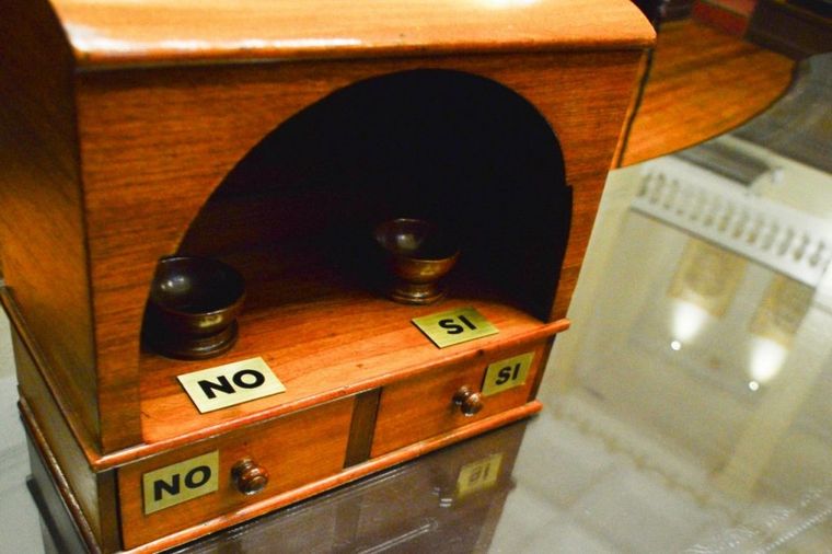 La urna que recibirá los votos de Day