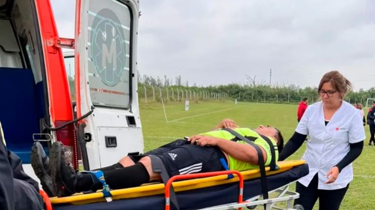 El árbitro debió ser hospitalizado Foto: Monterizos