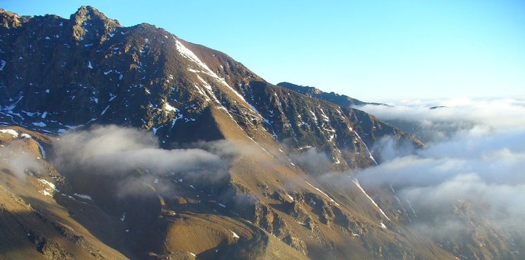 El hombre estaba bajando del cerro San Bernardo, cayó y murió