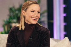 Kristen Bell tiene a todo el mundo preguntándose por qué permite que sus hijas tomen cerveza. Foto: Weiss Eubanks // NBCUNIVERSAL