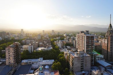 MDZol | Ciclo de Charlas MDZ inversiones Sociales Ciclo de Charlas MDZ atardecer viento zonda ciudad de mendoza 7