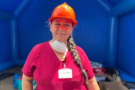 Kelly Díaz, una psicóloga que trabaja a destajo para encontrar sobrevivientes pese al trauma experimentado pocos minutos después del terremoto. Kelly Díaz, una psicóloga que trabaja a destajo para encontrar sobrevivientes pese al trauma experimentado pocos minutos después del terremoto.