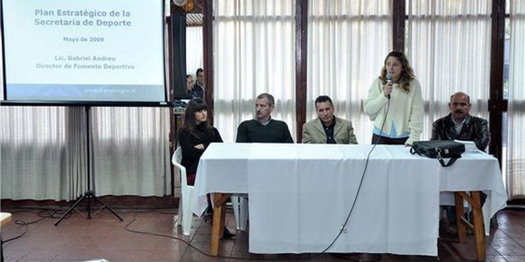 Dirigentes y empresarios deportivos reunidos por el curso de Gestión. Foto: MDZ
