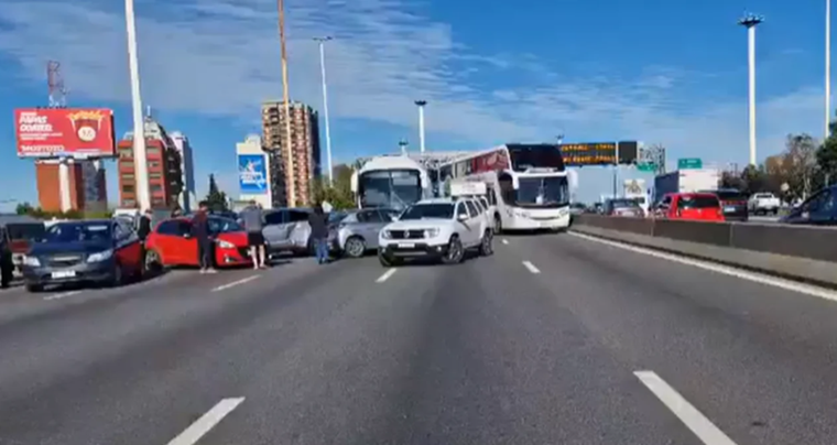Un colectivo desató el caos en la avenida General Paz.