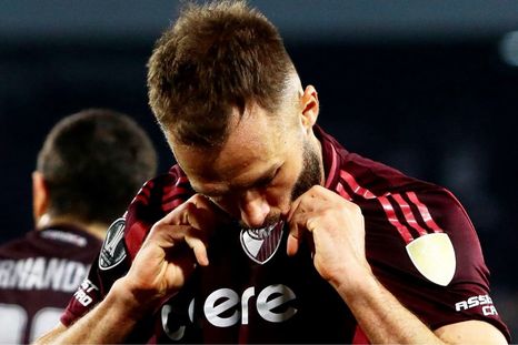 Germán Pezzella se despidió de River. El defensor campeón del mundo acordó la rescisión de su contrato después de varias semanas entrenándose apartado en Cantilo. Germán Pezzella se despidió de River. El defensor campeón del mundo acordó la rescisión de su contrato después de varias semanas entrenándose apartado en Cantilo.