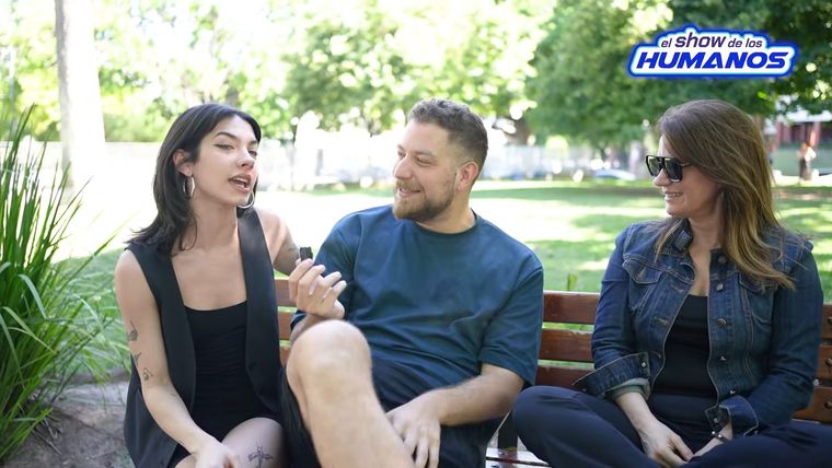 Morena habló sobre política. Morena habló sobre política.