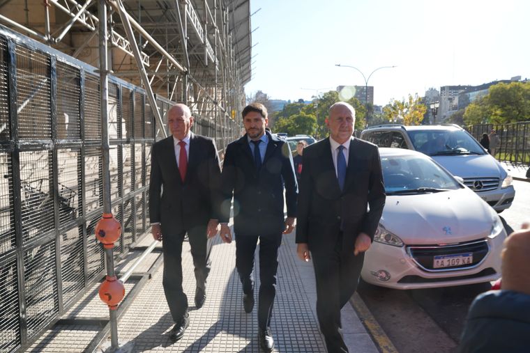 El gobernador Maximiliano Pullaro junto a Omar Perotti y Antonio Bonfatti, El gobernador Maximiliano Pullaro junto a Omar Perotti y Antonio Bonfatti,