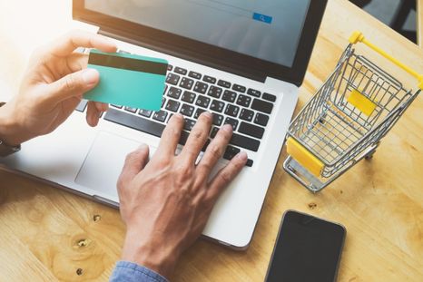 Según la Fundación Ecosur, en el exterior se pueden conseguir productos hasta un 73% más baratos que en locales argentinos