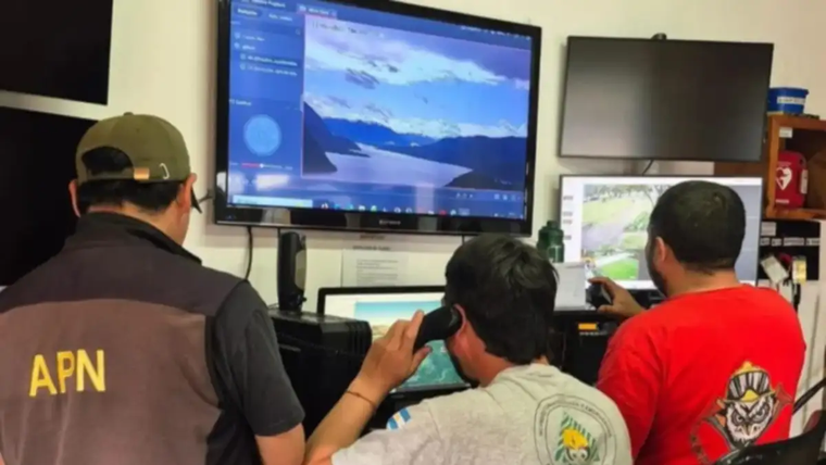 Una tormenta eléctrica que azotó el oeste neuquino durante la tarde del miércoles originó tres focos de incendio en el Parque Nacional Lanín﻿.