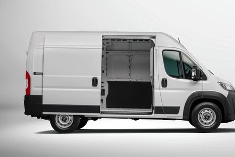 Además de un nuevo motor, este utilitario estrena cambios de diseño.