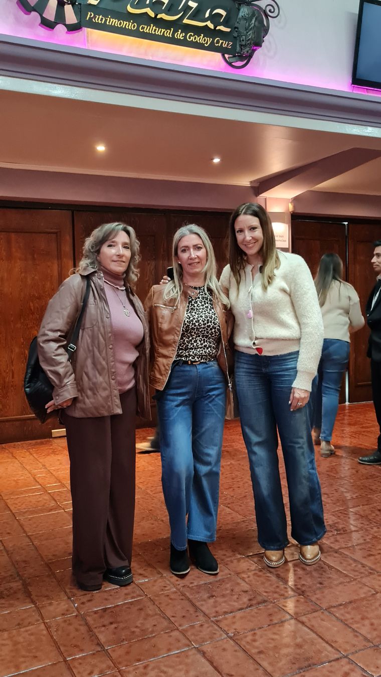 Sandra, Natalia, María Belén hermanas mendocinas.