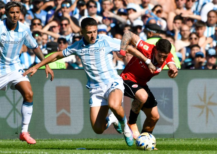 El clásico entre Racing e Independiente en el Cilindro de Avellaneda terminó en un empate sin goles.