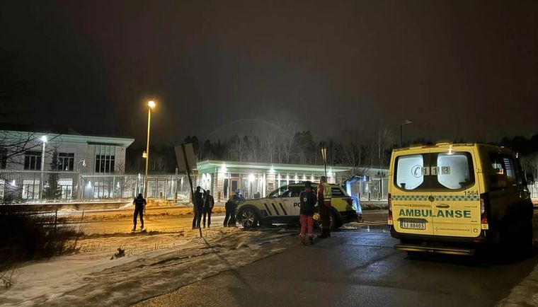 La Embajada de Estados Unidos en Noruega sufrió un ataque en su entrada.